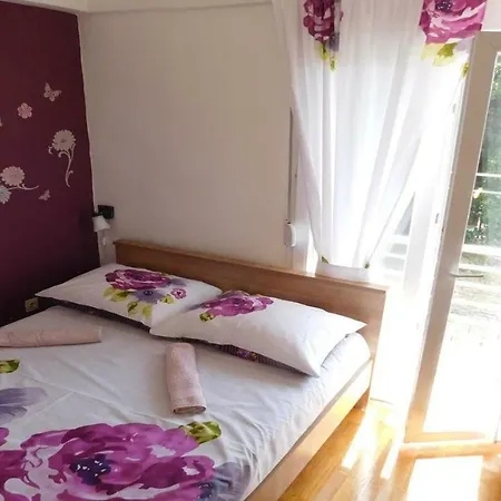 Andrija In Zadar, 50m From The Beach Apartmán